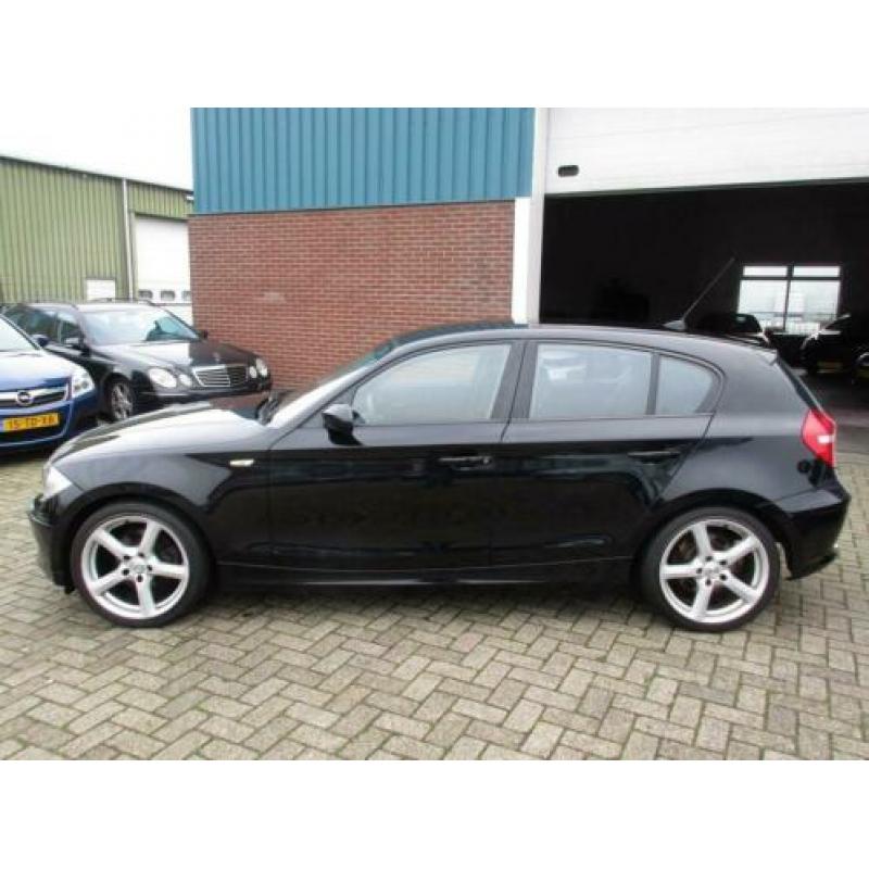 BMW 1-serie 118d Business Line AIRCO ! 5DEURS