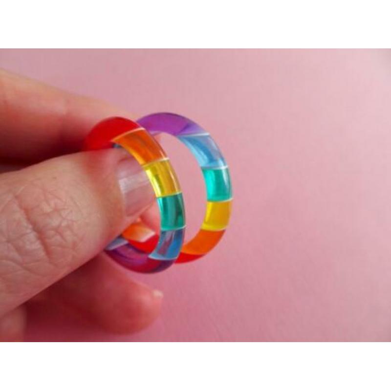 jwg Vintage 80s 90s oorringen oorbellen lucite regenboog