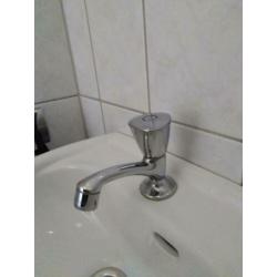 Fontein toilet (wit) wastafel inclusief kraan 35cm x 32cm)