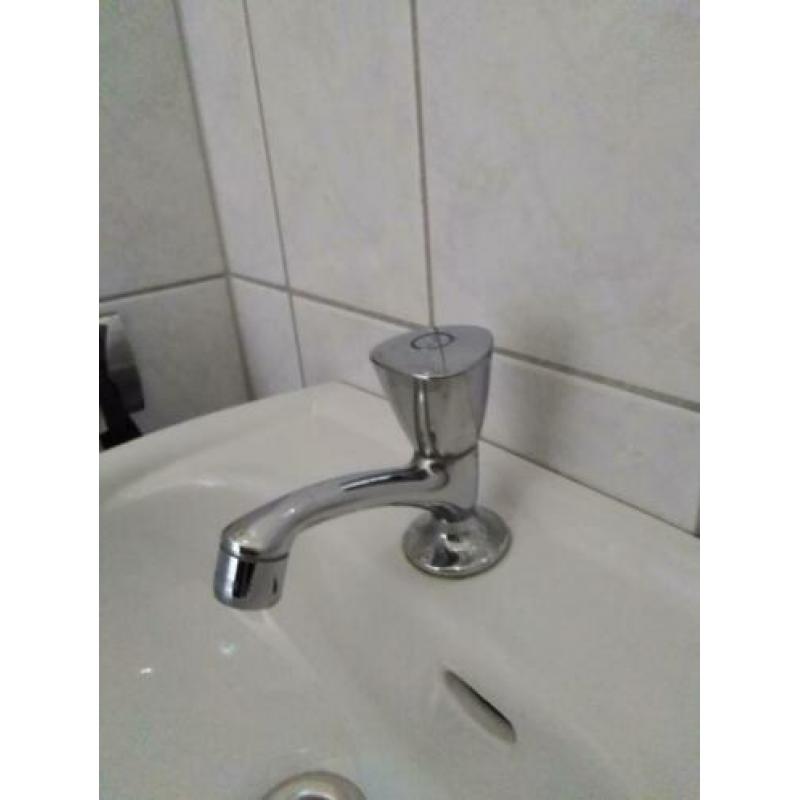 Fontein toilet (wit) wastafel inclusief kraan 35cm x 32cm)