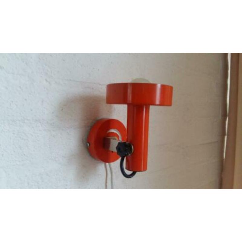 Vintage retro wandlamp spot Philips oranje jaren 60.
