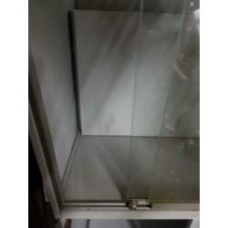 Stalen vitrine kast ,bekent merk