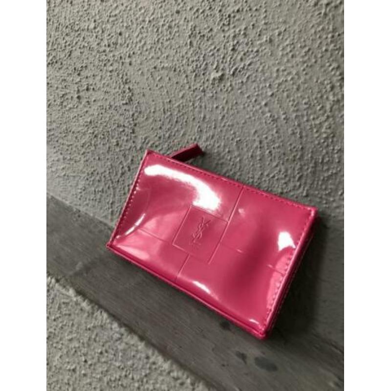 Nieuw Yves Saint Laurent etui