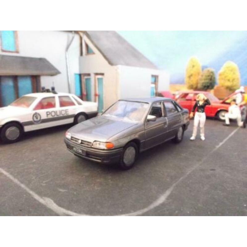 1/43 Opel Astra F Sedan - Gama metallic-antraciet