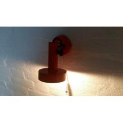 Vintage retro wandlamp spot Philips oranje jaren 60.