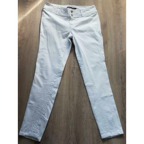 Nieuwstaat een leuke witte broek van STEPS, mt 42