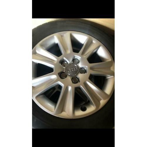 Audi A1 zomerbanden met lichtmetalen velgen 205/55R1588V