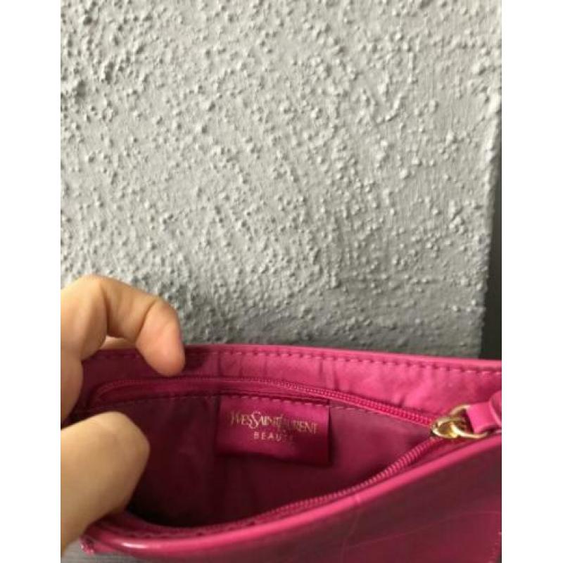 Nieuw Yves Saint Laurent etui