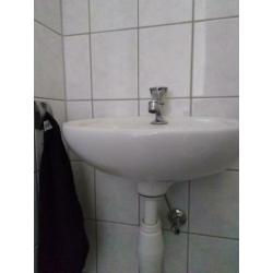 Fontein toilet (wit) wastafel inclusief kraan 35cm x 32cm)