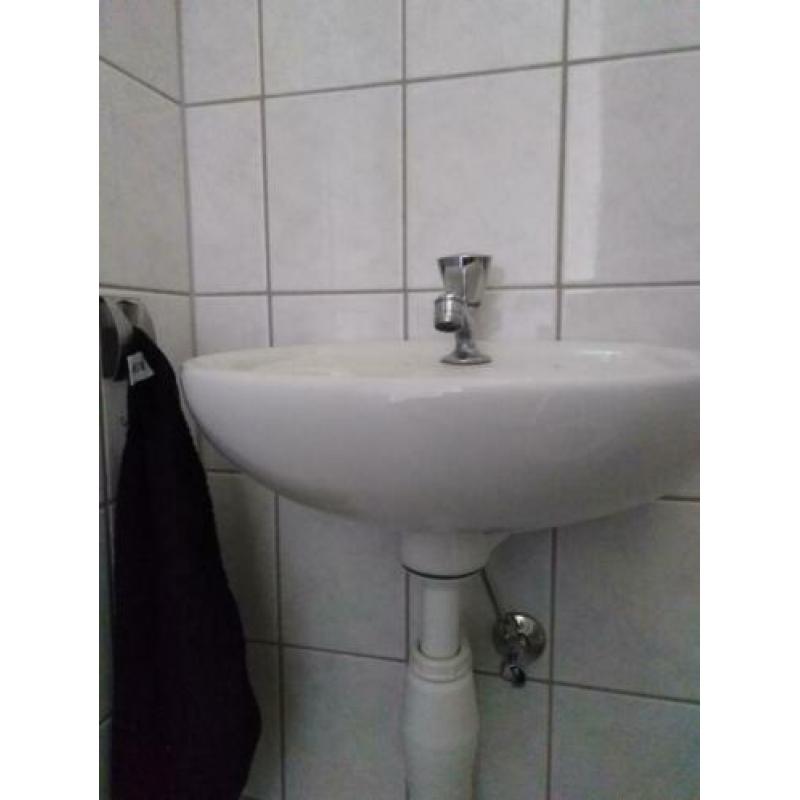Fontein toilet (wit) wastafel inclusief kraan 35cm x 32cm)