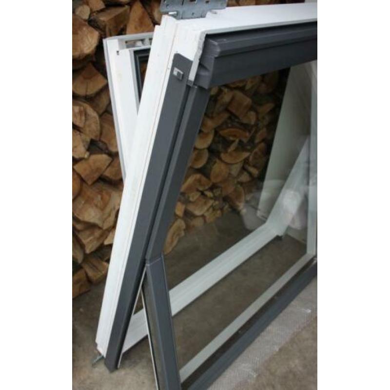 Velux dakraam GGL UK08 U08 134x140 cm met EDW gootstukken