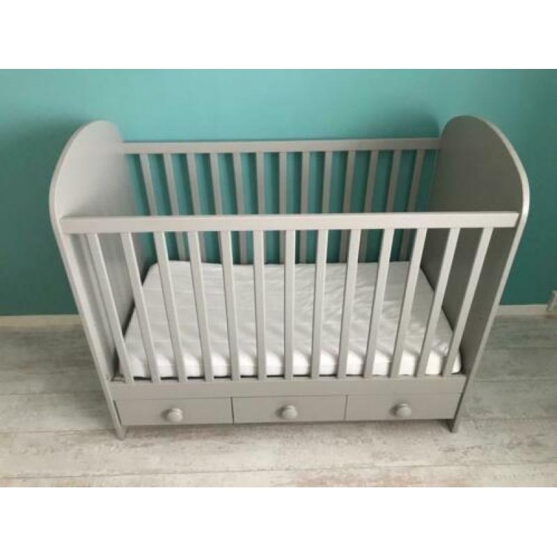 Ledikant babybed grijs IKEA Gonatt