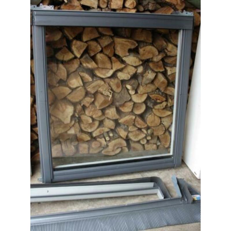 Velux dakraam GGL UK08 U08 134x140 cm met EDW gootstukken