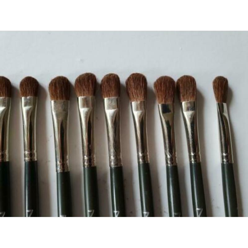 Diverse MAC Eye Brushes - 213, 216, 242 & 275