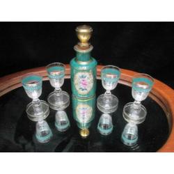 4 Mondgeblazen Antieke Glaasjes met Porseleinen Flesje