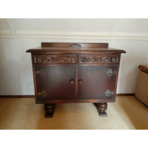 Eikenhouten dressoir