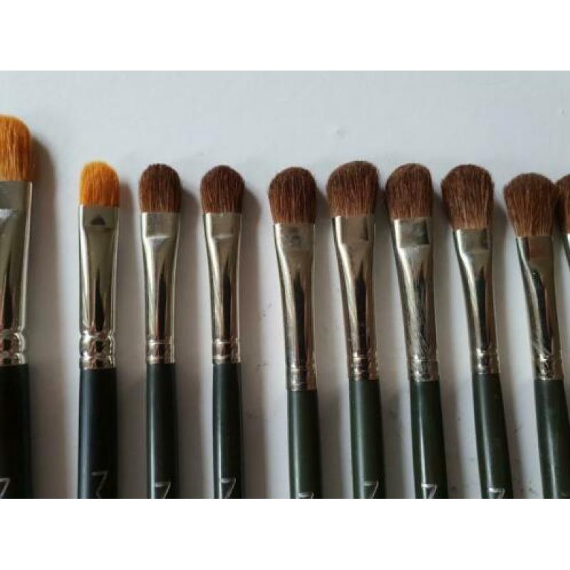 Diverse MAC Eye Brushes - 213, 216, 242 & 275