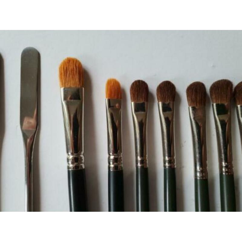 Diverse MAC Eye Brushes - 213, 216, 242 & 275