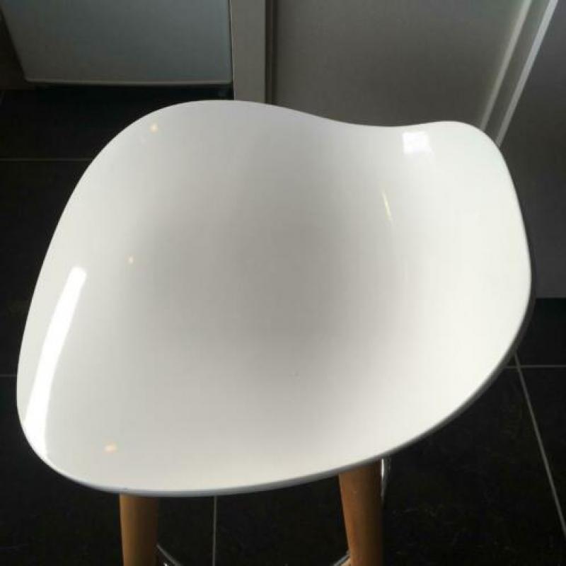 2 x barkruk bologna hout, chroom en ABS hoogglans zitting wi