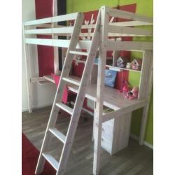 Hoogslaper met bureau