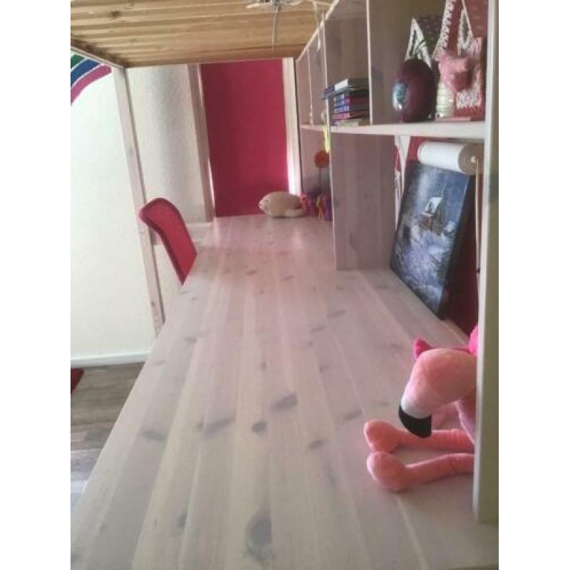 Hoogslaper met bureau