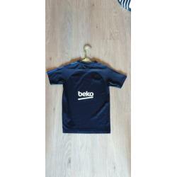 Twee mooie Fc Barcelona kinder voetbalshirts maat 128/137.
