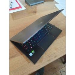 gaming laptop (rtx 2080 maxQ)