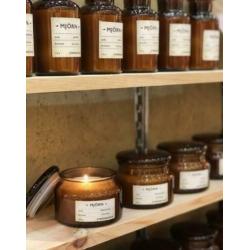 Zweedse geurkaarsen in apothekerspotten