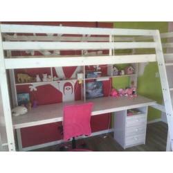 Hoogslaper met bureau