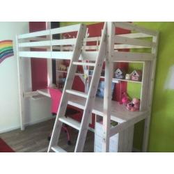 Hoogslaper met bureau