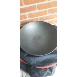 Zware Gietijzeren wok. 36cm doorsnee