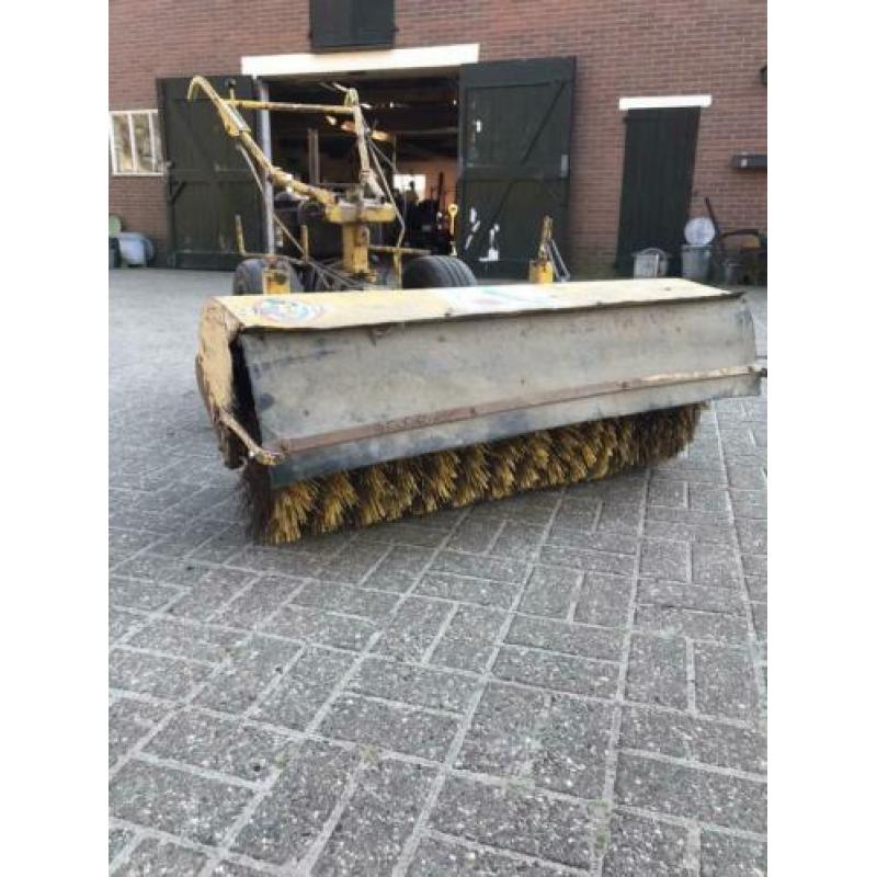 Veegmachine 1.30 cm breed onkruidborstel
