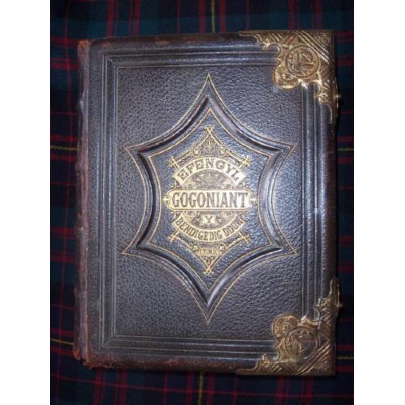 antieke Engelse familie bijbel uit Wales........-Trinketbox-