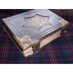 antieke Engelse familie bijbel uit Wales........-Trinketbox-