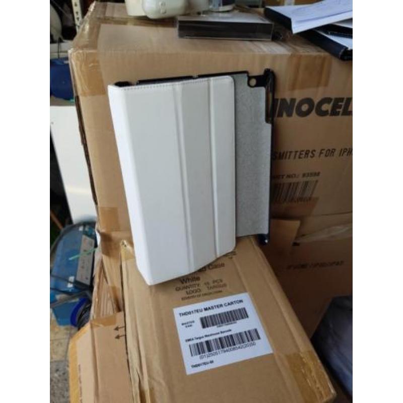 Partij 3900 stuks ipad/tablet hoezen MOET WEG
