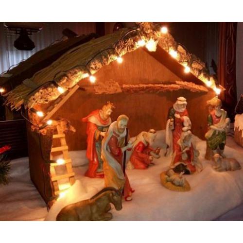 Kerststal (70x40x55 cm) inclusief kerstgroep en verlichting