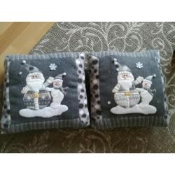 2 leuke grijze kussens voor de kerst NIEUW