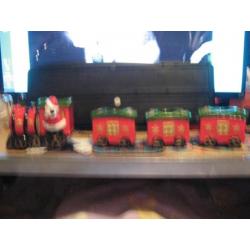 keramiek kersttreintje met 3 wagonnetjes voor waxinelichtjes