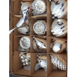 Oude zilveren kerstballen 2