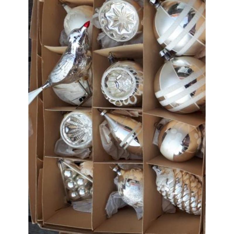 Oude zilveren kerstballen 2