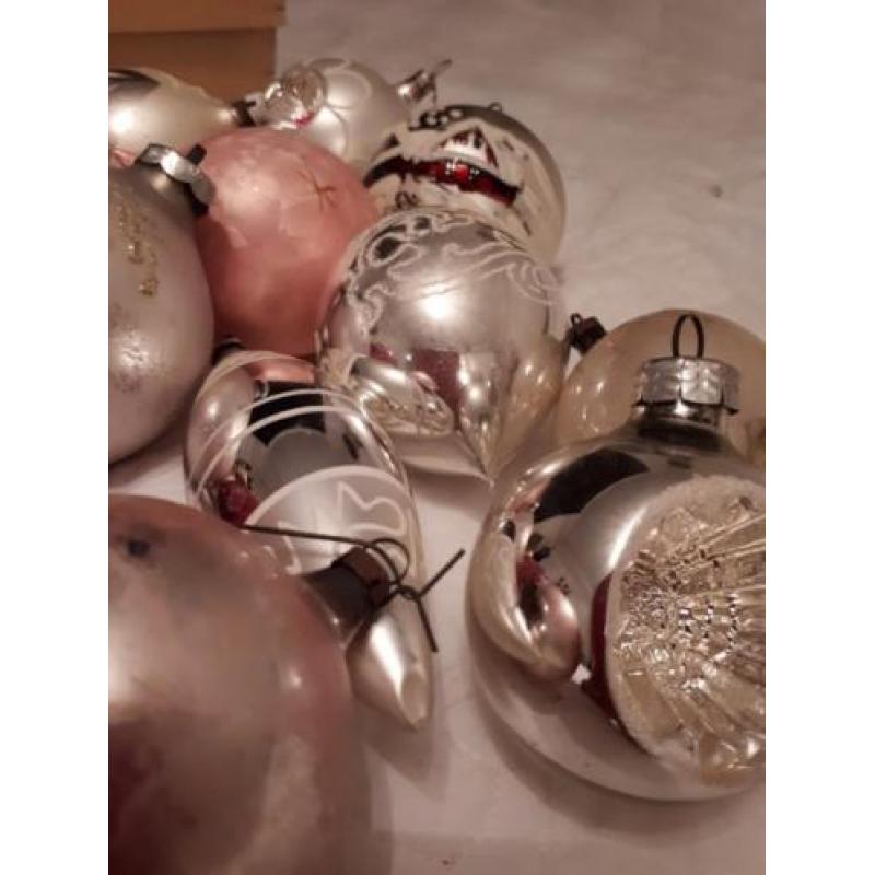 13 oude glazen kerstballen
