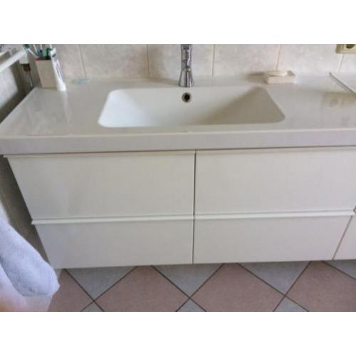 Mooie badkamermeubel breedte 122 + evt hoge kast.