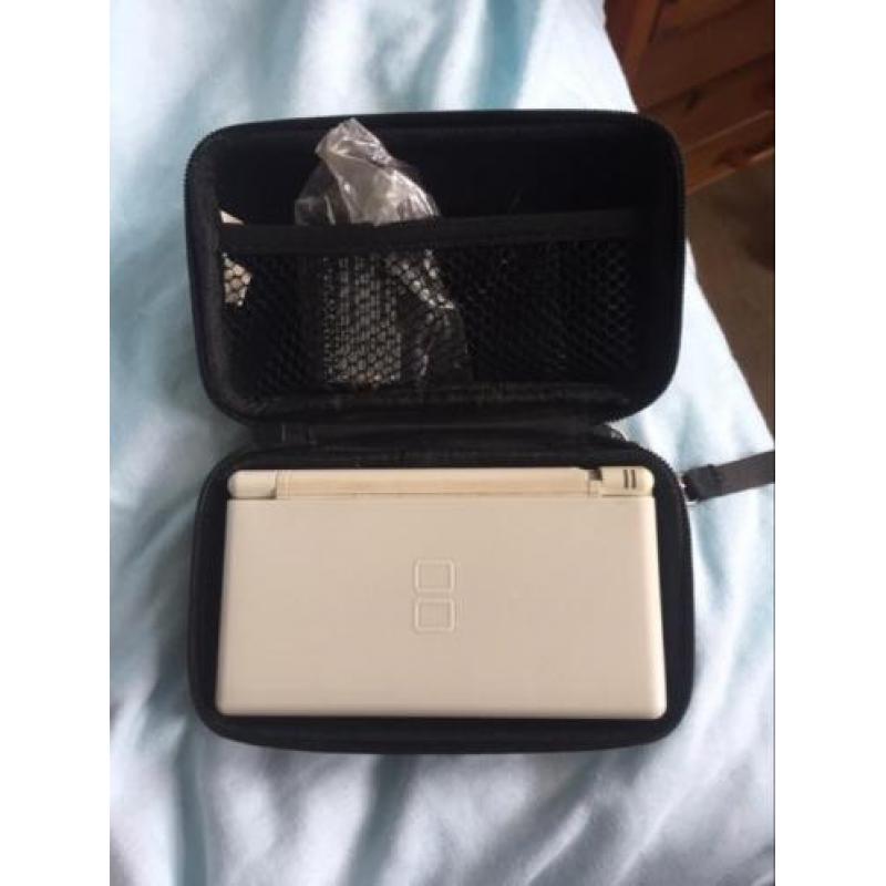 Nintendo ds lite met 8 spellen en accessoires