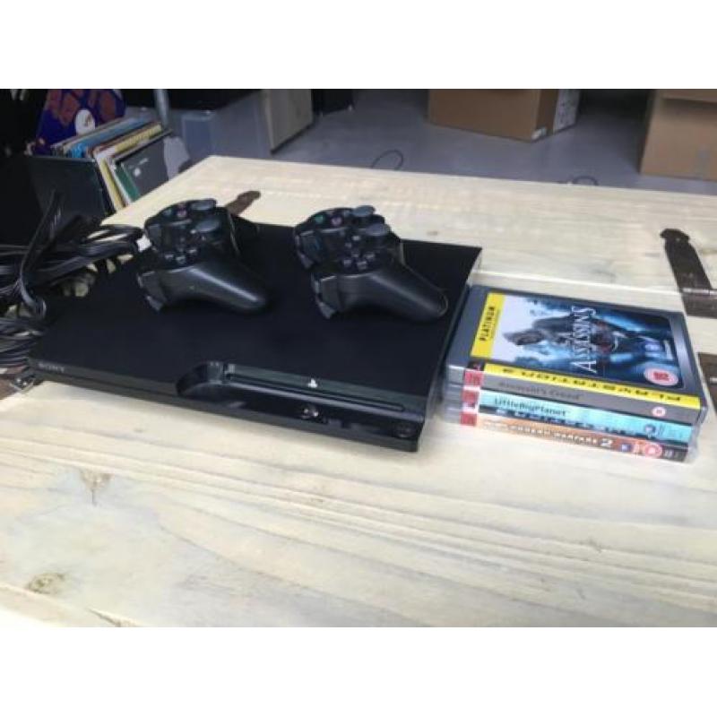 playstation 3 met 2 controllers en 3 spellen