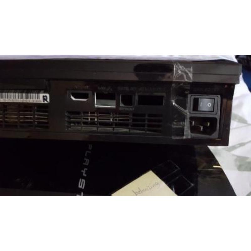 2 complete behuizingen voor de ps3 ( lege behuizingen)