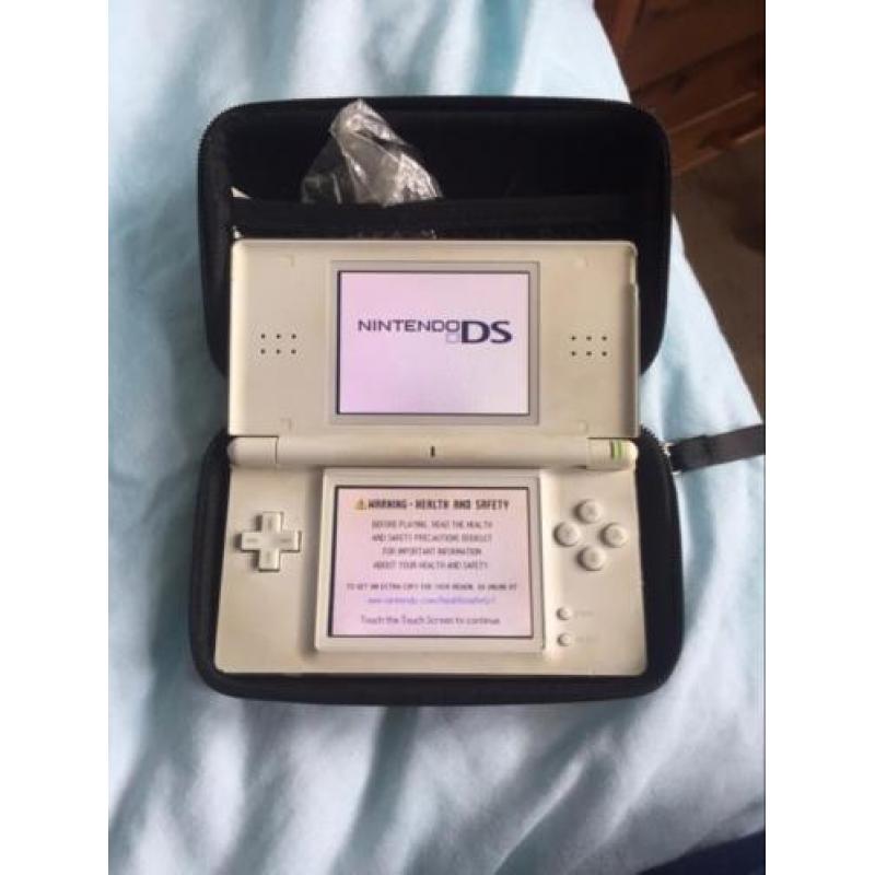 Nintendo ds lite met 8 spellen en accessoires