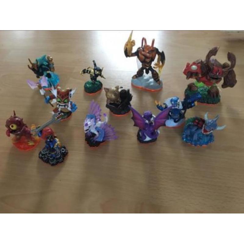 Wii Skylander portal + 12 poppetjes